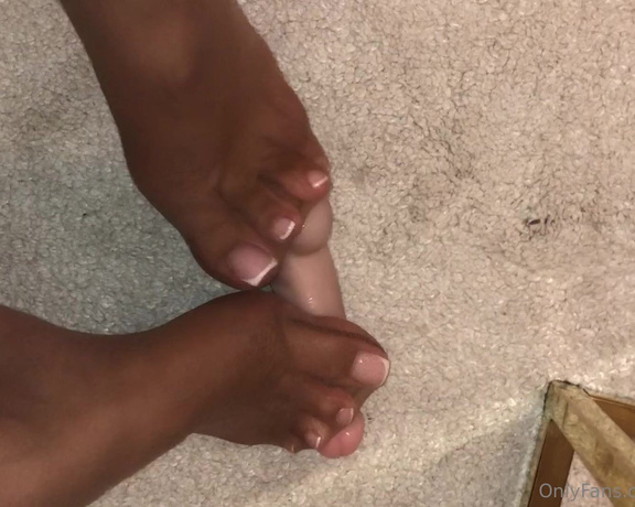 Megy Feet aka megyfeet Foot Fetish - 07-31-2023 OnlyFans Video - Crushing dick in nylon