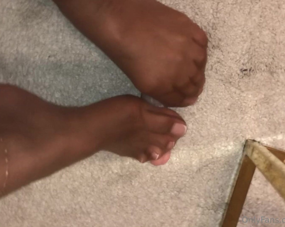 Megy Feet aka megyfeet Foot Fetish - 07-31-2023 OnlyFans Video - Crushing dick in nylon