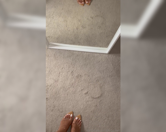 Megy Feet aka megyfeet Foot Fetish - 05-01-2024 OnlyFans Video - Bonne nuit