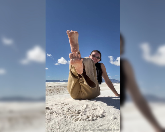 Nicole the Divine aka nicolethedivine Foot Fetish - 10-26-2023 OnlyFans Video - Would you lick the sand off them