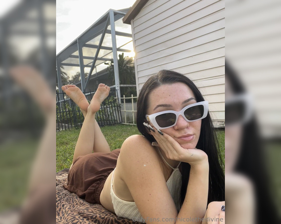 Nicole the Divine aka nicolethedivine Foot Fetish - 12-13-2023 OnlyFans Video - My backyard is so relaxing