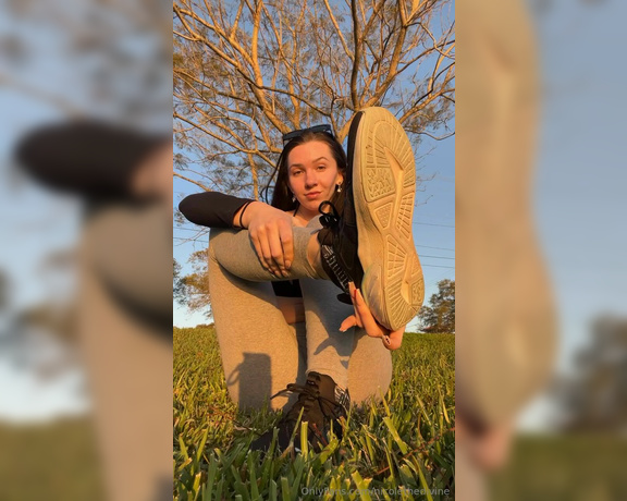 Nicole the Divine aka nicolethedivine Foot Fetish - 02-29-2024 OnlyFans Video - Caught a couple people at this lake watching me take my sneakers off I wonder if