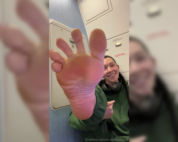 Nicole the Divine aka nicolethedivine Foot Fetish - 03-31-2024 OnlyFans Video - Airplane bathroom fun