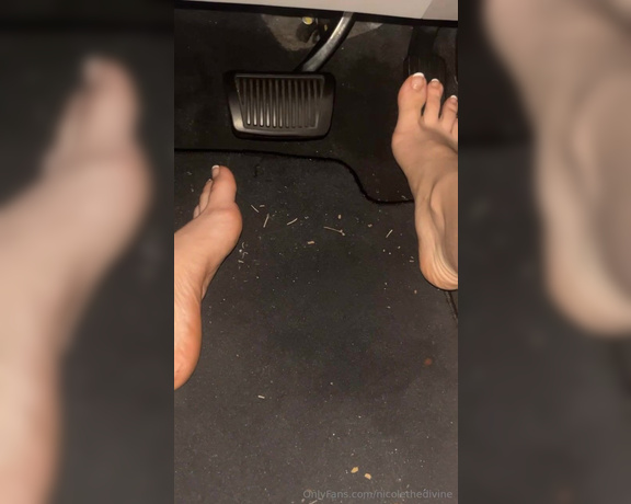 Nicole the Divine aka nicolethedivine Foot Fetish - 02-27-2024 OnlyFans Video - Do you like barefoot driving