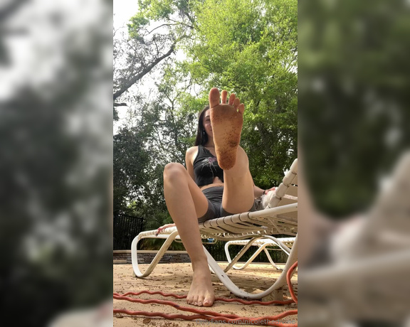 Nicole the Divine aka nicolethedivine Foot Fetish - 03-13-2024 OnlyFans Video - We love grounding ourselves outside w the puppies