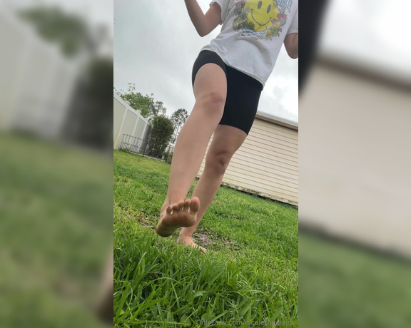 Nicole the Divine aka nicolethedivine Foot Fetish - 03-28-2024 OnlyFans Video - Come join me for some backyard fun