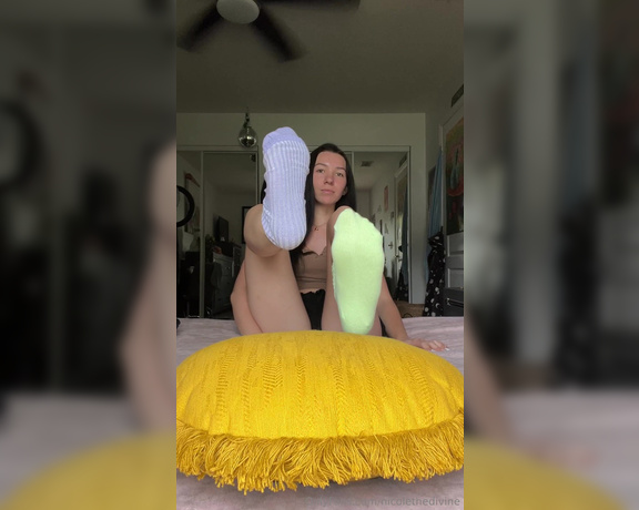 Nicole the Divine aka nicolethedivine Foot Fetish - 04-11-2024 OnlyFans Video - Lil morning fun