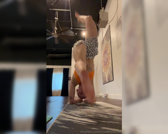 Nicole the Divine aka nicolethedivine Foot Fetish - 07-30-2024 OnlyFans Video - Herea A little behind_the_scenes of what goes on in a girls freestyle yoga class hahaha