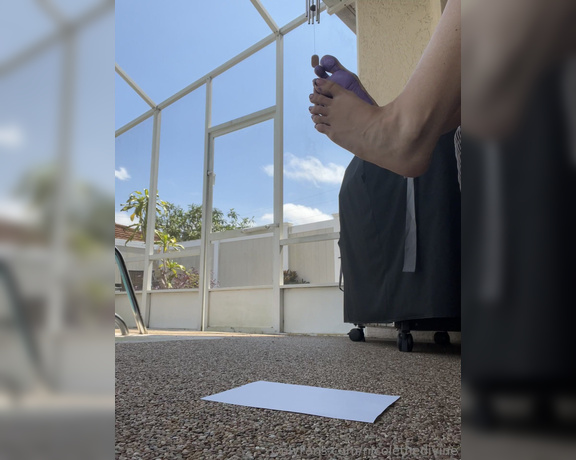 Nicole the Divine aka nicolethedivine Foot Fetish - 09-19-2024 OnlyFans Video - Had the great idea to try out a fun little foot craft, only made 3 of