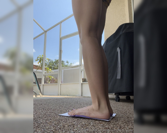 Nicole the Divine aka nicolethedivine Foot Fetish - 09-19-2024 OnlyFans Video - Had the great idea to try out a fun little foot craft, only made 3 of