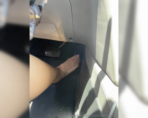 Nicole the Divine aka nicolethedivine Foot Fetish - 07-08-2024 OnlyFans Video - Must be the people in the cars around me lucky day   I love driving