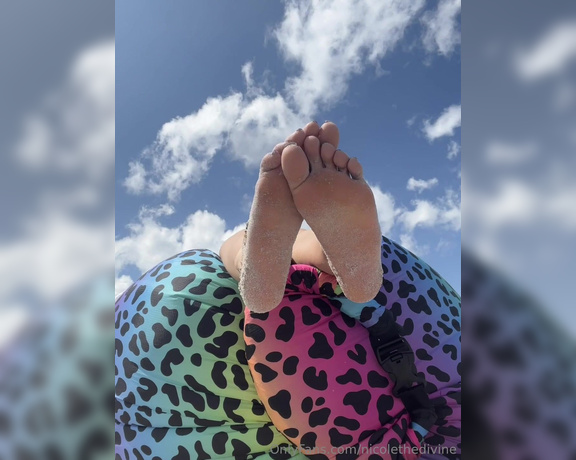 Nicole the Divine aka nicolethedivine Foot Fetish - 10-04-2024 OnlyFans Video - Sunny amp sandy days somewhere in Florida