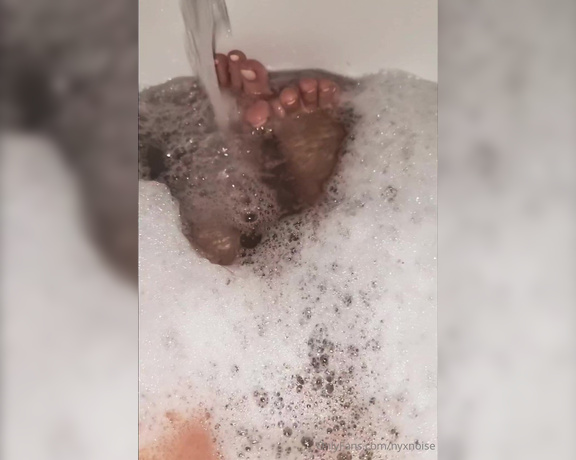 Nyx the Goddess aka nyxnoise Foot Fetish - 06-23-2024 OnlyFans Video - warm and soapy toes asmr  a quick lil sunday vibe