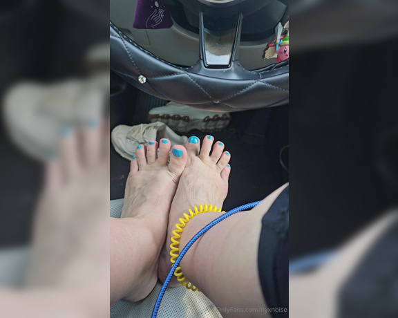 Nyx the Goddess aka nyxnoise Foot Fetish - 05-21-2024 OnlyFans Video - in my car airing my toes out in this heat