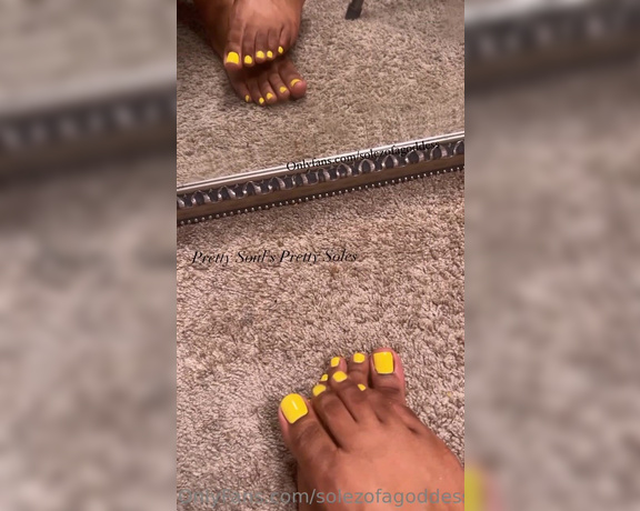 Pretty Solez aka solezofagoddess Foot Fetish - 07-09-2023 OnlyFans Video - Loving my new pedicure  I love how yellow looks on my feet