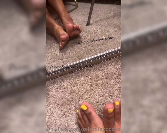 Pretty Solez aka solezofagoddess Foot Fetish - 07-09-2023 OnlyFans Video - Loving my new pedicure  I love how yellow looks on my feet