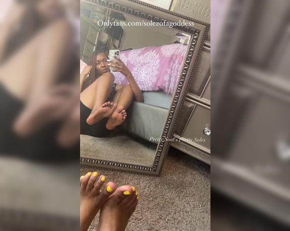 Pretty Solez aka solezofagoddess Foot Fetish - 02-28-2024 OnlyFans Video - I know you cant stop staring at my soft pink soles