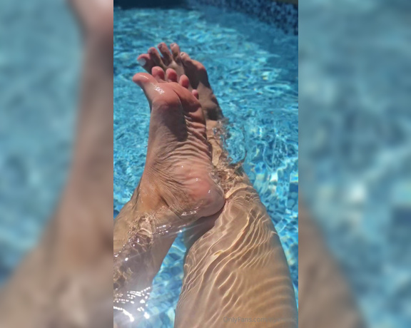 Nyx the Goddess aka nyxnoise Foot Fetish - 07-08-2024 OnlyFans Video - how many pieces of clothing do you think Im wearing in this pool rn