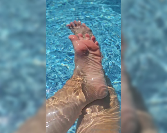 Nyx the Goddess aka nyxnoise Foot Fetish - 07-08-2024 OnlyFans Video - how many pieces of clothing do you think Im wearing in this pool rn