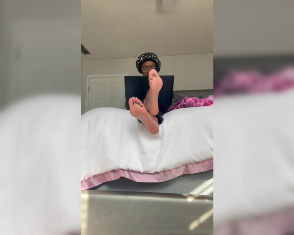 Pretty Solez aka solezofagoddess Foot Fetish - 03-29-2024 OnlyFans Video - stare at my soft pretty pink soles while I ignore you