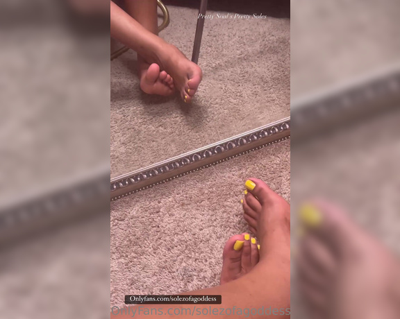 Pretty Solez aka solezofagoddess Foot Fetish - 07-09-2023 OnlyFans Video - Loving my new pedicure  I love how yellow looks on my feet