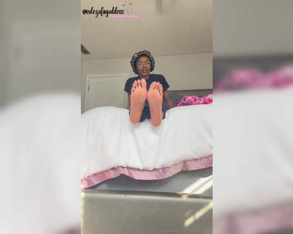 Pretty Solez aka solezofagoddess Foot Fetish - 03-29-2024 OnlyFans Video - I see you staring at my pink smooth soles and my fat juicy ass