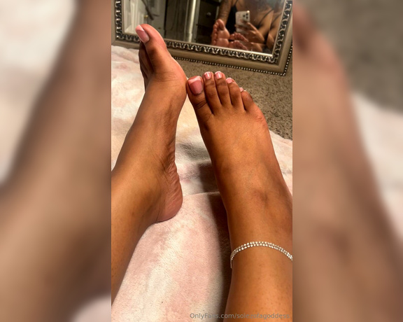 Pretty Solez aka solezofagoddess Foot Fetish - 04-08-2024 OnlyFans Video - Love this double pink french set on my feet