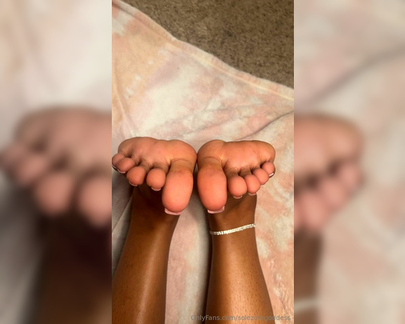 Pretty Solez aka solezofagoddess Foot Fetish - 04-08-2024 OnlyFans Video - Love this double pink french set on my feet