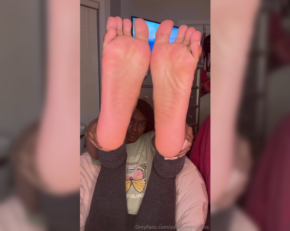 Pretty Solez aka solezofagoddess Foot Fetish - 04-08-2024 OnlyFans Video - Goddess Pretty Soul and her Pretty Soles