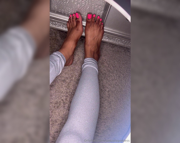 Pretty Solez aka solezofagoddess Foot Fetish - 05-25-2024 OnlyFans Video - Pretty pink suckable toes