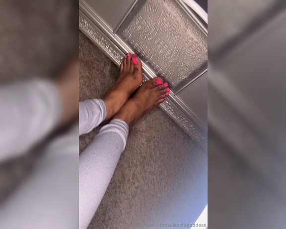 Pretty Solez aka solezofagoddess Foot Fetish - 05-25-2024 OnlyFans Video - Pretty pink suckable toes