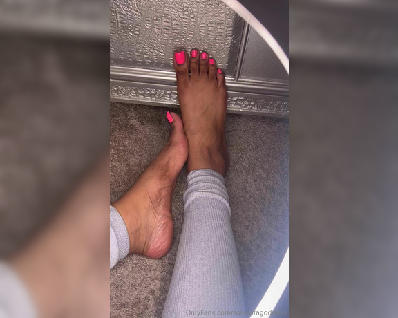 Pretty Solez aka solezofagoddess Foot Fetish - 05-27-2024 OnlyFans Video - Got you under my spell