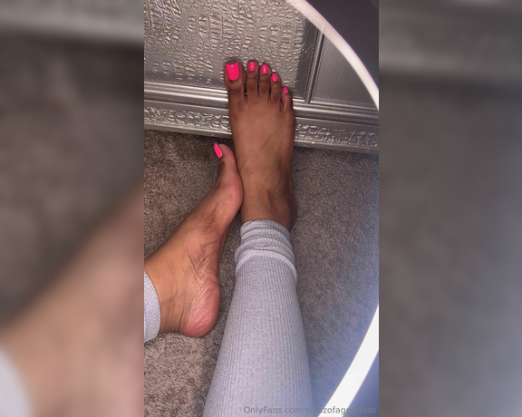 Pretty Solez aka solezofagoddess Foot Fetish - 05-27-2024 OnlyFans Video - Got you under my spell