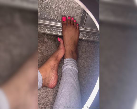 Pretty Solez aka solezofagoddess Foot Fetish - 05-27-2024 OnlyFans Video - Got you under my spell