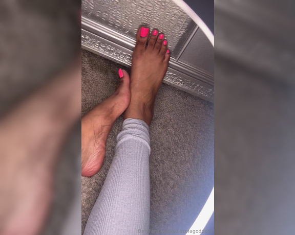 Pretty Solez aka solezofagoddess Foot Fetish - 05-27-2024 OnlyFans Video - Got you under my spell