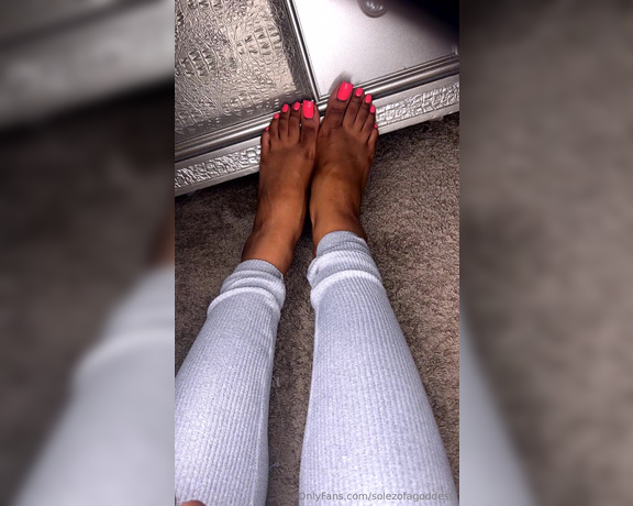 Pretty Solez aka solezofagoddess Foot Fetish - 05-27-2024 OnlyFans Video - Got you under my spell