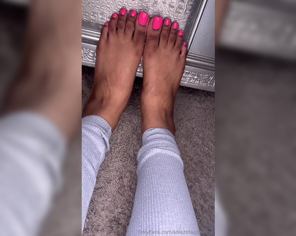 Pretty Solez aka solezofagoddess Foot Fetish - 05-27-2024 OnlyFans Video - Got you under my spell