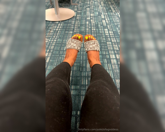 Pretty Solez aka solezofagoddess Foot Fetish - 08-05-2024 OnlyFans Video - Bright yellow toes dump