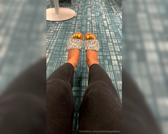 Pretty Solez aka solezofagoddess Foot Fetish - 08-05-2024 OnlyFans Video - Bright yellow toes dump