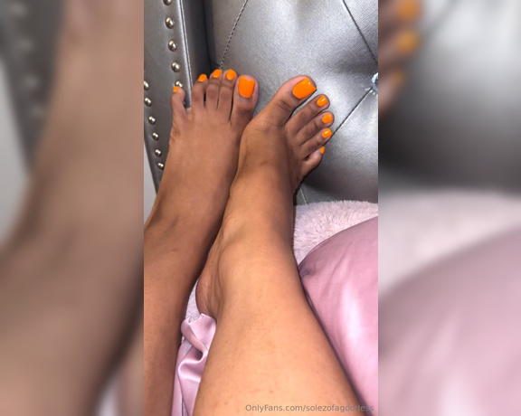 Pretty Solez aka solezofagoddess Foot Fetish - 08-22-2024 OnlyFans Video - New pedicure  yall seen them first