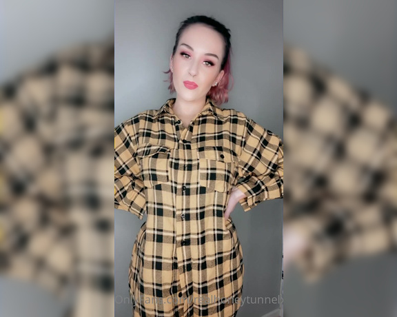 Realhoneytunnelx aka realhoneytunnelx Findom - 01-07-2021 OnlyFans Video - This is probably a first time for you all hearing me speak  Can you tell