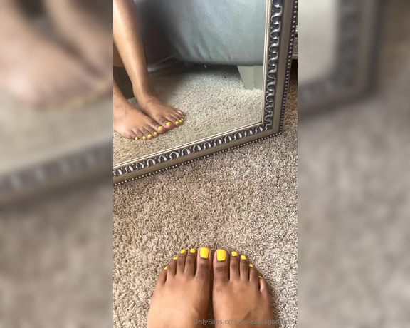 Pretty Solez aka solezofagoddess Foot Fetish - 09-24-2024 OnlyFans Video - Pretty yellow toes