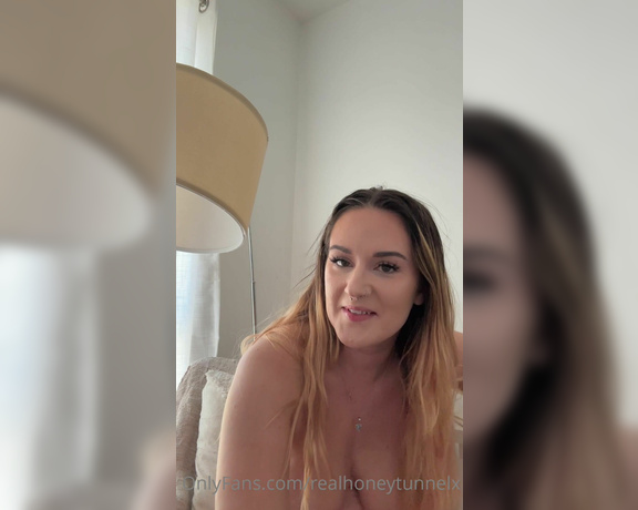 Realhoneytunnelx aka realhoneytunnelx Findom - 08-30-2023 OnlyFans Video - Finally, youve answered my FaceTime call Im super horny and in dire need of making myself