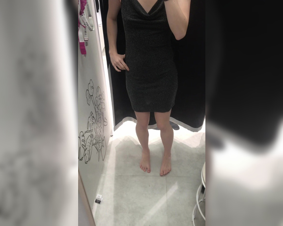 Red  Queen aka red_queen_94 Femdom - 12-22-2019 OnlyFans Video - Trying on mini dresses that youd actually love to reimburse