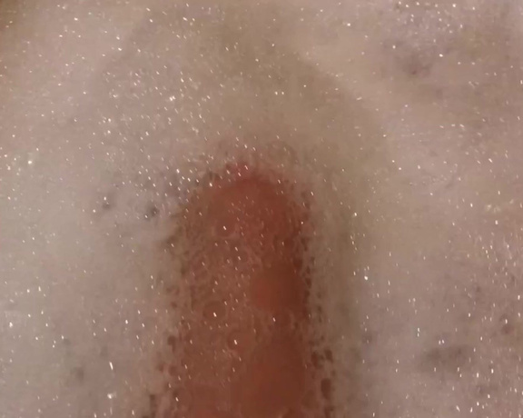 Red  Queen aka red_queen_94 Femdom - 12-29-2019 OnlyFans Video - Why dont you jump in a bath with me  let me tell you why