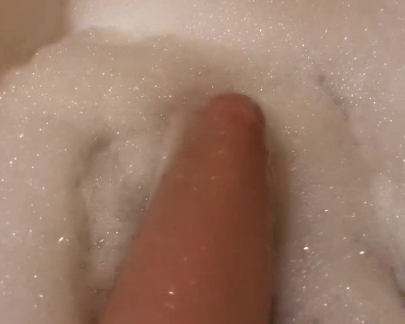 Red  Queen aka red_queen_94 Femdom - 12-29-2019 OnlyFans Video - Why dont you jump in a bath with me  let me tell you why