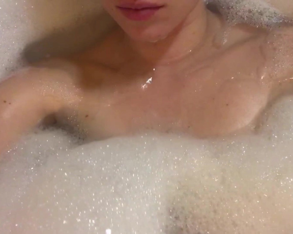 Red  Queen aka red_queen_94 Femdom - 12-29-2019 OnlyFans Video - Why dont you jump in a bath with me  let me tell you why