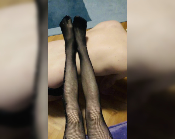 Red  Queen aka red_queen_94 Femdom - 01-10-2020 OnlyFans Video - Whos got the sexiest feet Tell me