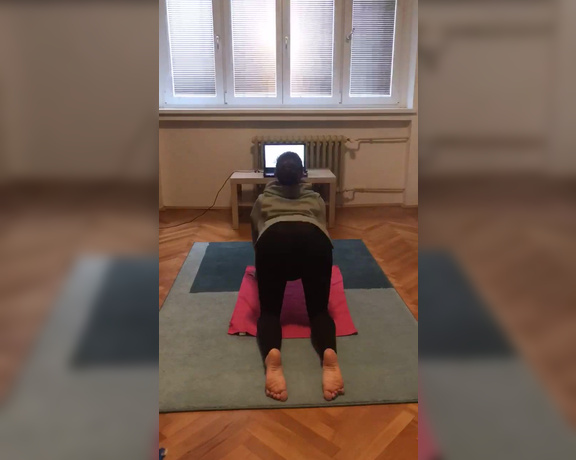 Red  Queen aka red_queen_94 Femdom - 01-18-2020 OnlyFans Video - Me doing yoga