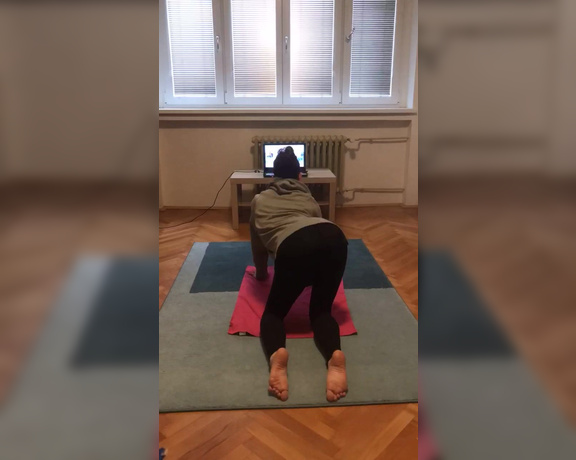 Red  Queen aka red_queen_94 Femdom - 01-18-2020 OnlyFans Video - Me doing yoga